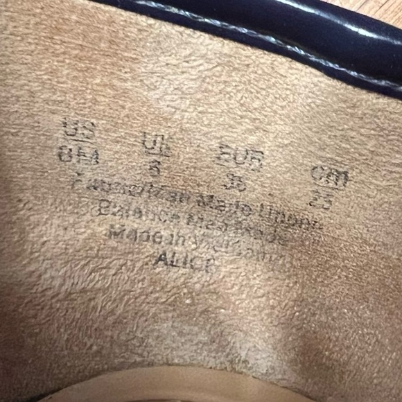 Abella True Comfort Women’s Navy Pumps W/Patent Leather Trim & Heel! Size 8. - Picture 12 of 12